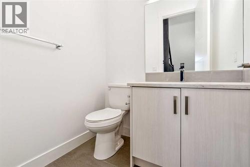 2409 28 Avenue Sw, Calgary, AB - Indoor Photo Showing Bathroom