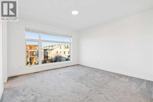 2409 28 Avenue Sw, Calgary, AB - Indoor