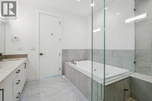 2409 28 Avenue Sw, Calgary, AB - Indoor Photo Showing Bathroom