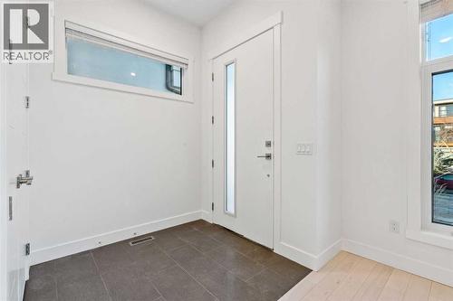 2409 28 Avenue Sw, Calgary, AB - Indoor Photo Showing Other Room