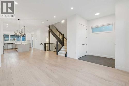 2409 28 Avenue Sw, Calgary, AB - Indoor Photo Showing Other Room