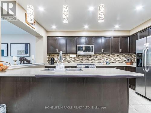 # 143 - 1035 Victoria Road S, Guelph, ON - Indoor Photo Showing Kitchen With Upgraded Kitchen