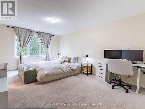 # 143 - 1035 Victoria Road S, Guelph, ON - Indoor Photo Showing Bedroom