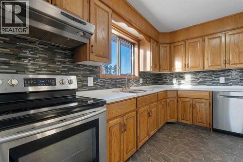 27 Tressa Street, Swan Hills, AB - Indoor Photo Showing Kitchen With Double Sink