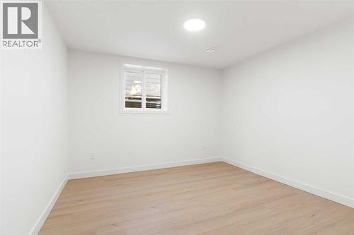 1012 70 Avenue Sw, Calgary, AB - Indoor Photo Showing Other Room