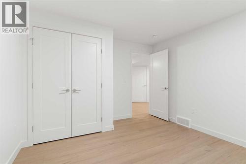 1012 70 Avenue Sw, Calgary, AB - Indoor Photo Showing Other Room