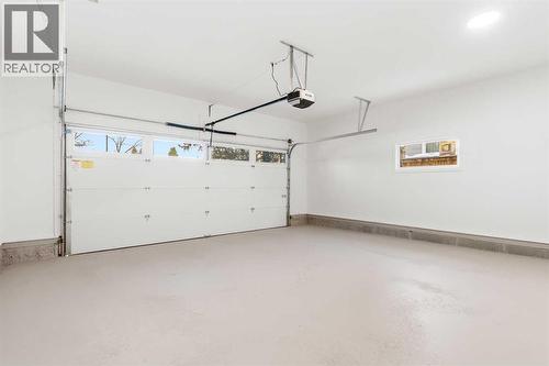 1012 70 Avenue Sw, Calgary, AB - Indoor Photo Showing Garage
