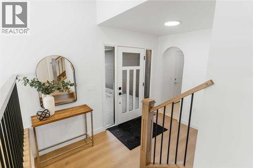 1012 70 Avenue Sw, Calgary, AB - Indoor Photo Showing Other Room