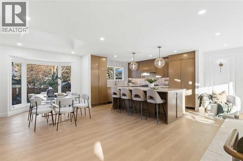 1012 70 Avenue Sw, Calgary, AB - Indoor Photo Showing Dining Room