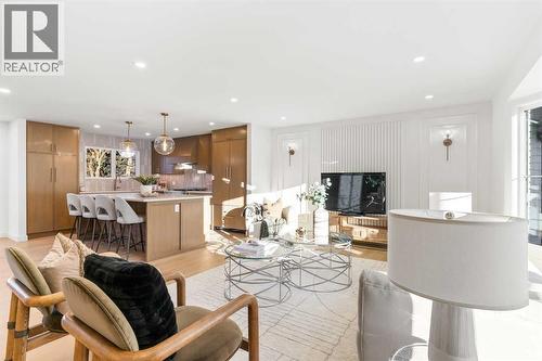 1012 70 Avenue Sw, Calgary, AB - Indoor