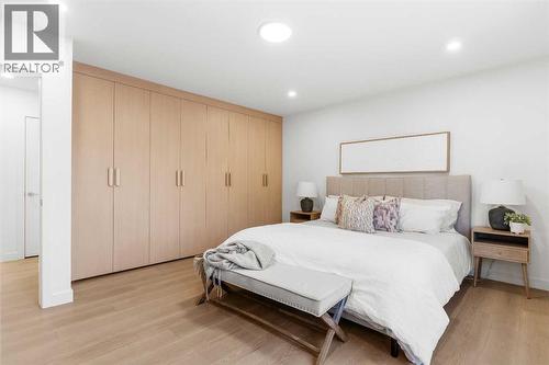 1012 70 Avenue Sw, Calgary, AB - Indoor Photo Showing Bedroom