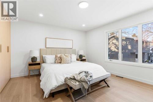 1012 70 Avenue Sw, Calgary, AB - Indoor Photo Showing Bedroom