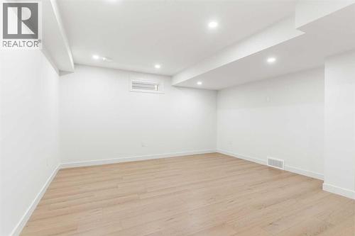 1012 70 Avenue Sw, Calgary, AB - Indoor Photo Showing Other Room