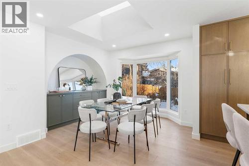 1012 70 Avenue Sw, Calgary, AB - Indoor Photo Showing Dining Room