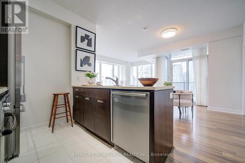 2004 - 295 Adelaide Street W, Toronto, ON - Indoor Photo Showing Kitchen