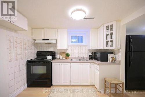 106 Beland Avenue N, Hamilton, ON - Indoor Photo Showing Kitchen With Double Sink