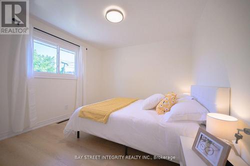 106 Beland Avenue N, Hamilton, ON - Indoor Photo Showing Bedroom