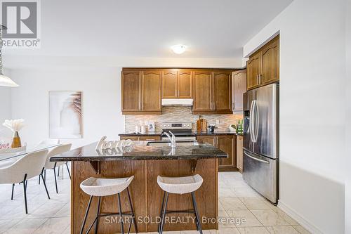 99 Chouinard Way, Aurora, ON - Indoor Photo Showing Kitchen With Stainless Steel Kitchen