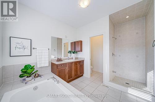 99 Chouinard Way, Aurora, ON - Indoor Photo Showing Bathroom
