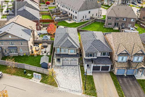 99 Chouinard Way, Aurora, ON - Outdoor With Facade