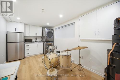 6 Hillpark Trail, Brampton, ON - Indoor Photo Showing Kitchen