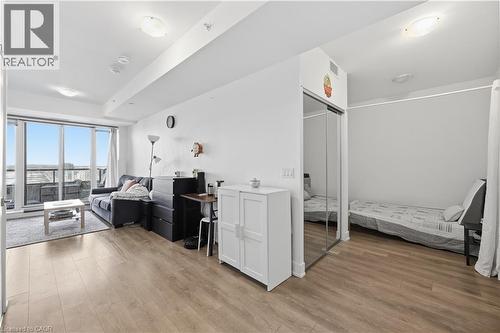 Kitchen featuring stainless steel appliances, light wood-style flooring, a tasteful backsplash, and modern cabinetry - 297 Oak Walk Drive Unit# 2407, Oakville, ON - Indoor