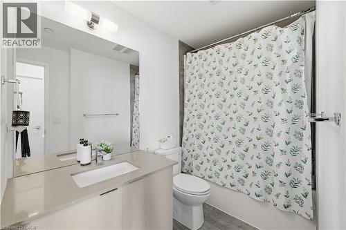 Full bathroom with shower and tub - 297 Oak Walk Drive Unit# 2407, Oakville, ON - Indoor Photo Showing Bathroom