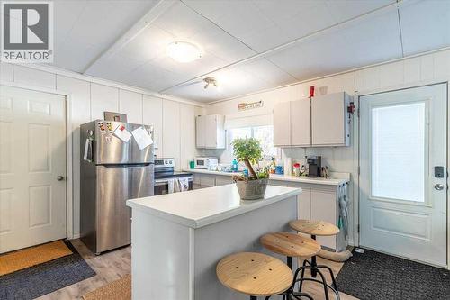 125 Poplar Bay, Rural Wetaskiwin No. 10, County Of, AB - Indoor Photo Showing Kitchen