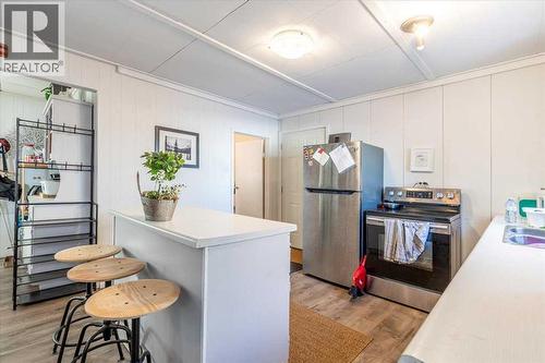 125 Poplar Bay, Rural Wetaskiwin No. 10, County Of, AB - Indoor Photo Showing Kitchen