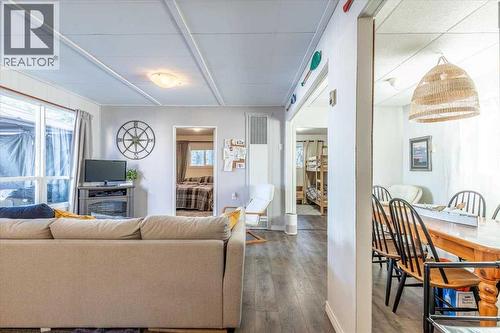 125 Poplar Bay, Rural Wetaskiwin No. 10, County Of, AB - Indoor Photo Showing Living Room