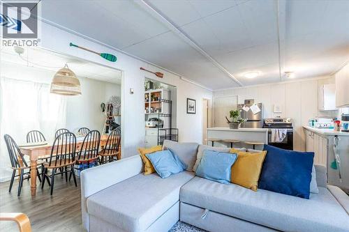 125 Poplar Bay, Rural Wetaskiwin No. 10, County Of, AB - Indoor Photo Showing Living Room