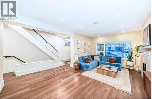 2120 18 Street Sw, Calgary, AB - Indoor Photo Showing Living Room