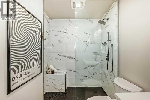 2120 18 Street Sw, Calgary, AB - Indoor Photo Showing Bathroom