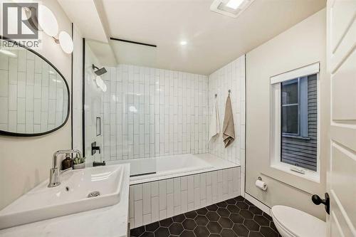 2120 18 Street Sw, Calgary, AB - Indoor Photo Showing Bathroom