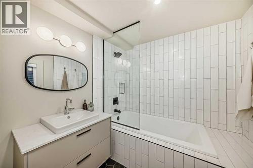 2120 18 Street Sw, Calgary, AB - Indoor Photo Showing Bathroom