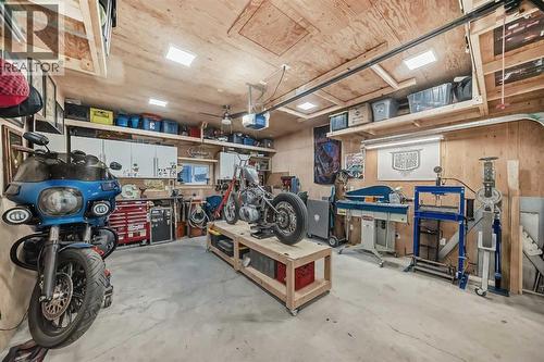 2120 18 Street Sw, Calgary, AB - Indoor Photo Showing Garage