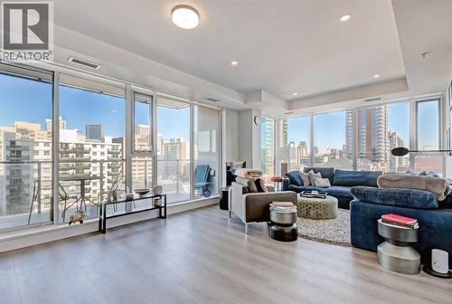 703, 930 16 Avenue Sw, Calgary, AB - Indoor Photo Showing Living Room