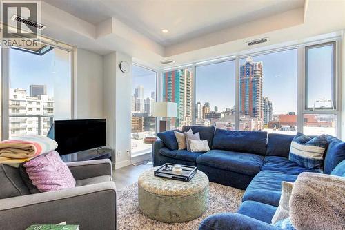 703, 930 16 Avenue Sw, Calgary, AB - Indoor Photo Showing Living Room
