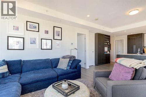 703, 930 16 Avenue Sw, Calgary, AB - Indoor Photo Showing Living Room
