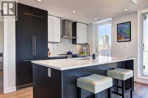 703, 930 16 Avenue Sw, Calgary, AB - Indoor Photo Showing Kitchen With Upgraded Kitchen