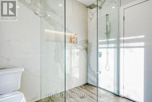 2nd primary bath w/curb less shower - 519 Third Line, Oakville, ON - Indoor Photo Showing Bathroom