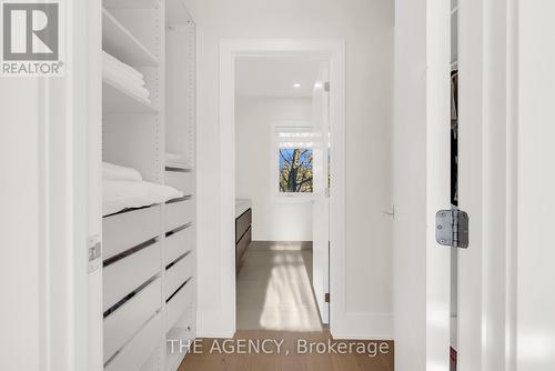 3rd primary walk-in - 519 Third Line, Oakville, ON - Indoor