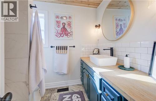 60 Alpine Avenue, Hamilton, ON - Indoor Photo Showing Bathroom