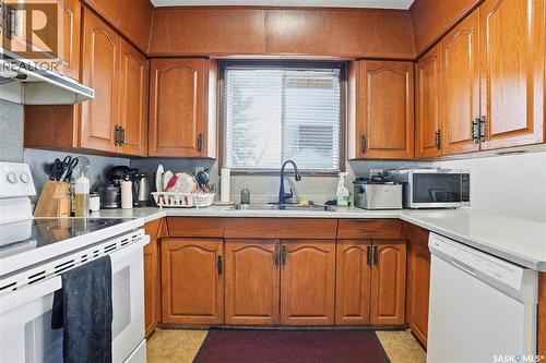 342 Acadia Drive, Saskatoon, SK - Indoor Photo Showing Kitchen