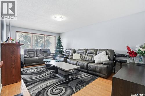 342 Acadia Drive, Saskatoon, SK - Indoor Photo Showing Living Room