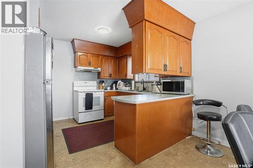 342 Acadia Drive, Saskatoon, SK - Indoor Photo Showing Kitchen
