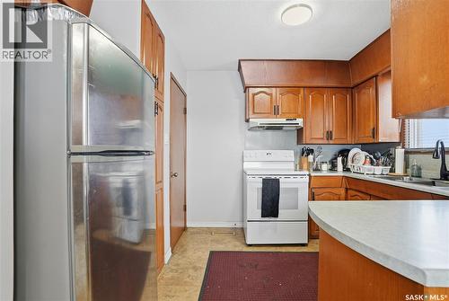 342 Acadia Drive, Saskatoon, SK - Indoor Photo Showing Kitchen