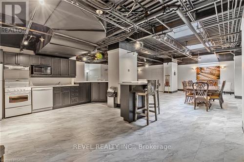 303 - 36 James Street S, Hamilton, ON - Indoor Photo Showing Kitchen