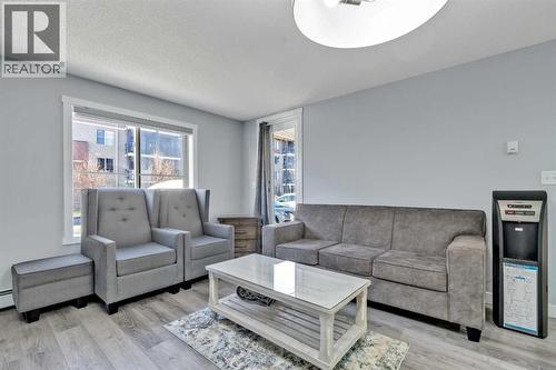 117, 7130 80 Avenue Ne, Calgary, AB - Indoor Photo Showing Living Room