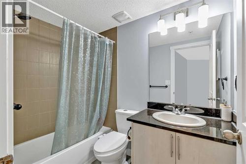 117, 7130 80 Avenue Ne, Calgary, AB - Indoor Photo Showing Bathroom